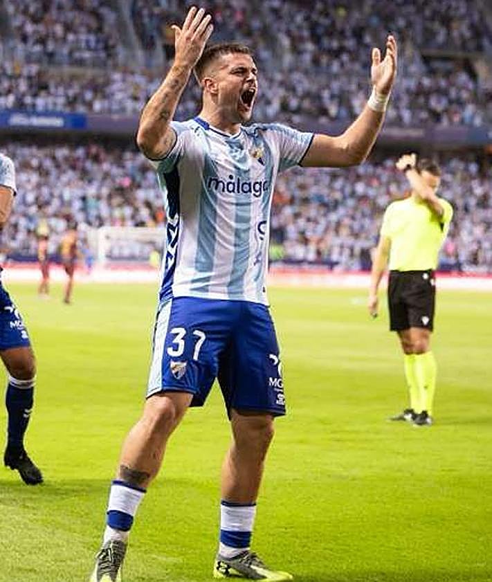 Imagen secundaria 2 - Chupete steals the show as Malaga CF crush unbeaten leaders