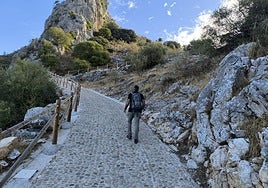 This trail is straightforward and has many sights and places of interest to enjoy along the way.