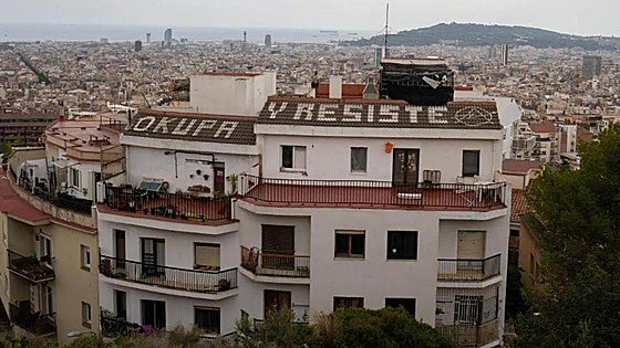 What is the first thing you should do if squatters occupy your home in Spain?