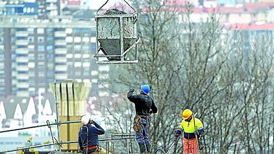 Supreme Court rules that bricklayer's heart attack on building site was not a work-related incident