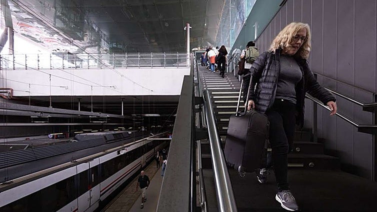 Disability associations: 'It is unacceptable that the escalators at Malaga Airport train station have been out of order for months'