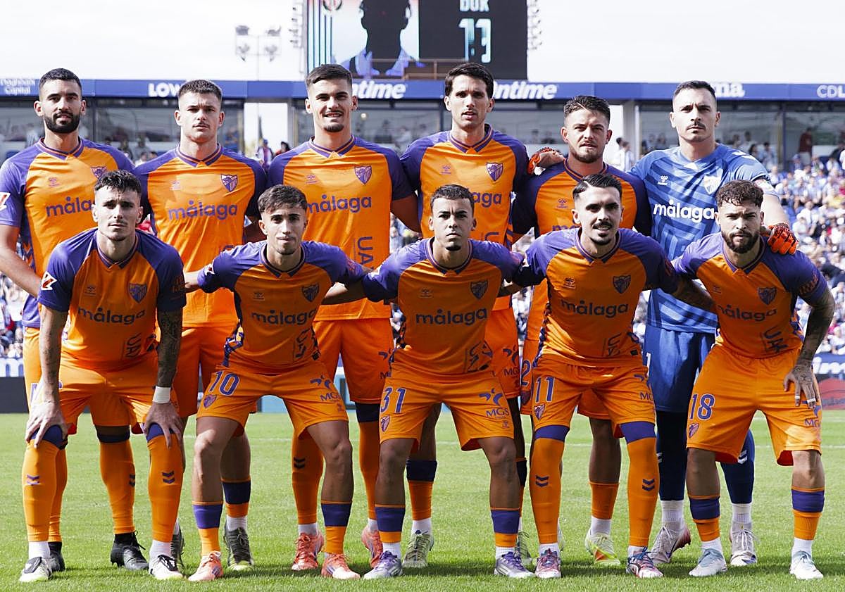 Imagen principal - Relegation fears reignited as missed chances cost Malaga CF dear away at Leganés