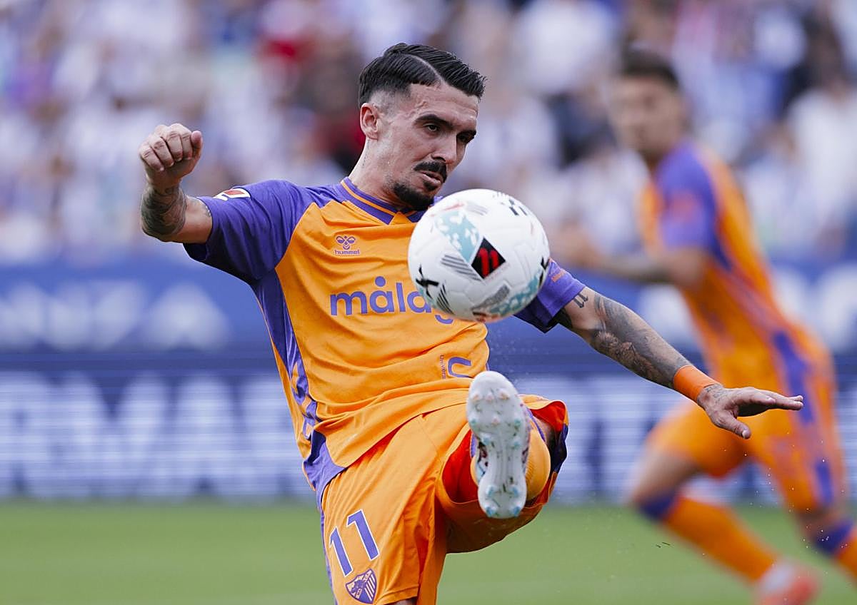 Imagen secundaria 1 - Relegation fears reignited as missed chances cost Malaga CF dear away at Leganés