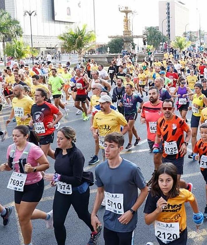 Imagen secundaria 2 - Almost 9,000 runners take part in Malaga city&#039;s 10km Carrera Urbana