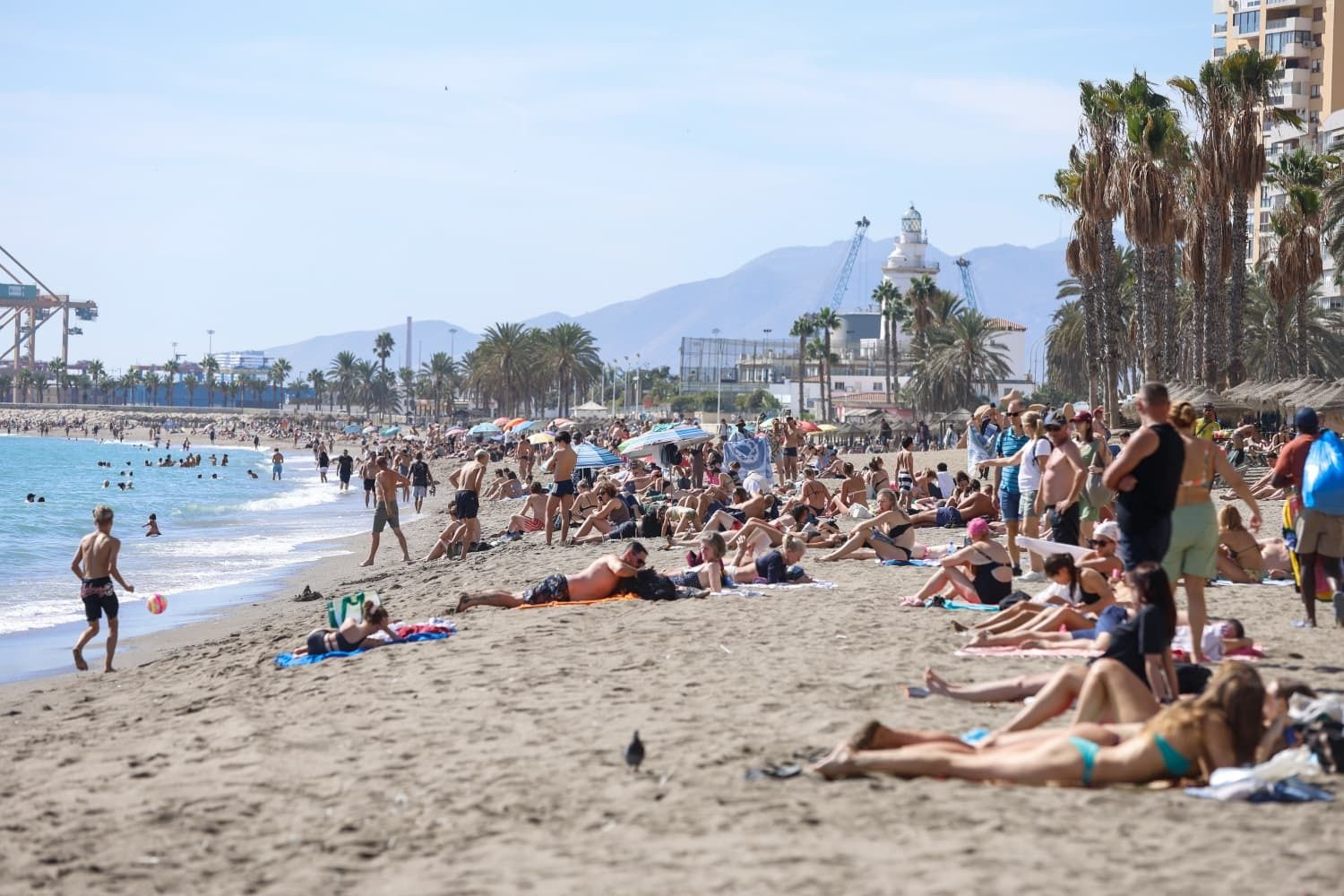 Full beaches in the middle of October in Malaga.