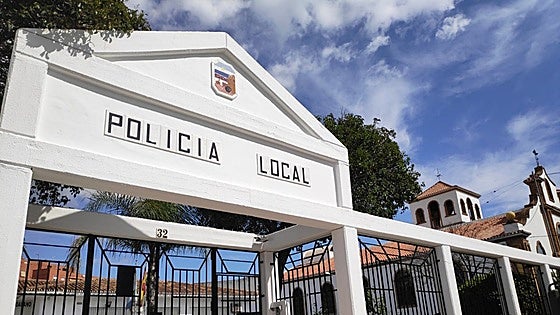 Elderly man facing eviction in Torremolinos puts a gun to his head in attempt to take his own life