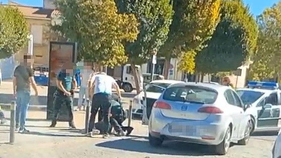 Half-hour police chase in Villanueva del Trabuco: reckless driver collides with more than 20 cars