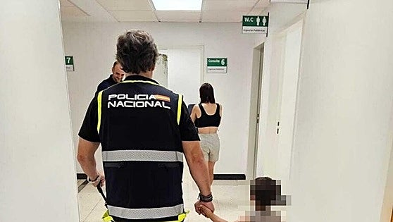 Man arrested in Malaga for kidnapping his ex-partner took advantage of being allowed to see their one- and three-year-old children