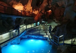 Visitors at the Cueva del Tesoro in Rincón de la Victoria