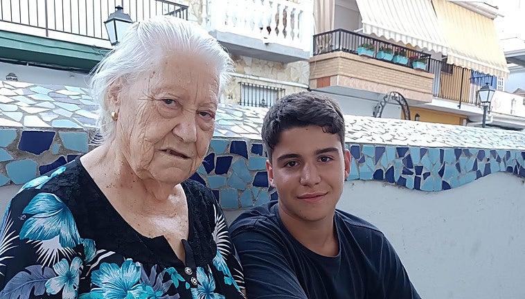 The story of a grandmother who fled Malaga as Franco's troops entered wins national prize