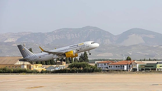 Fly to 17 destinations from Granada this winter