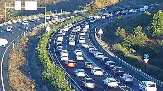 Lorry breakdown causes 13-kilometre traffic jam on A-7 motorway, starting from La Cala del Moral