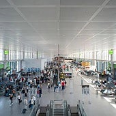 Malaga Airport is on track to handle 27 million passengers this year, approaching its maximum capacity.