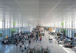 Malaga Airport is on track to handle 27 million passengers this year, approaching its maximum capacity.