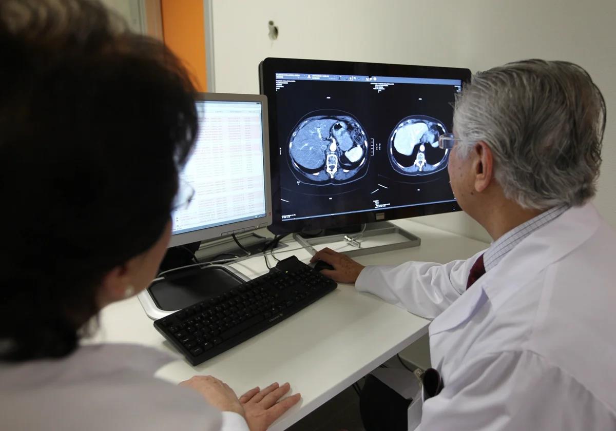 Two doctors examine patient images to reach their diagnosis.