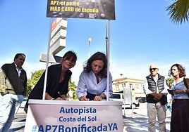 Patricia Navarro at the signature collection point in Mijas on Sunday.