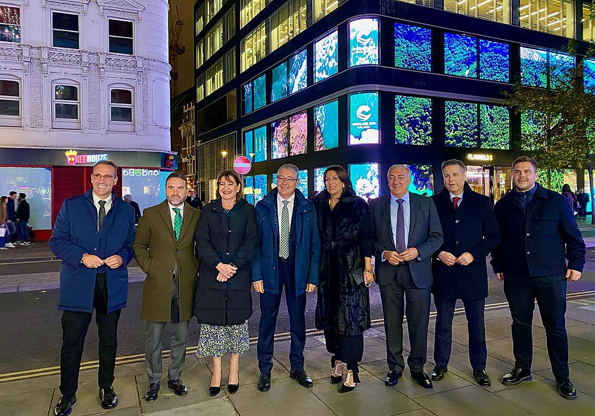 Salado (4th left) with Malaga province mayors and councillors in front of The Cube Flannels X.