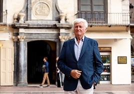 Ramos, in front of the Casa del Consulado, headquarters of the Sociedad Económica de Amigos del País.
