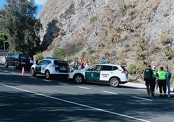The Guardia Civil at the scene of the incident on the N-340 in Almuñécar on Thursday.