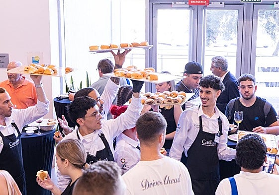 Students of Cantera during one of the catering services.