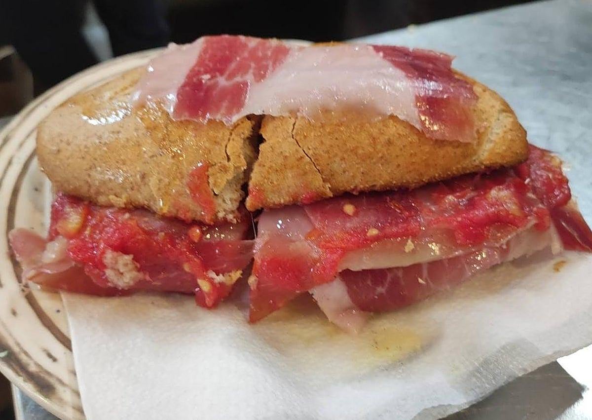 Imagen secundaria 1 - La Ñora, El Ruiseñor and Tu Sitio.