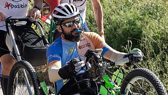 Alejandro Navarro, the Malaga athlete with a 92% disability who has conquered a desert race in Spain