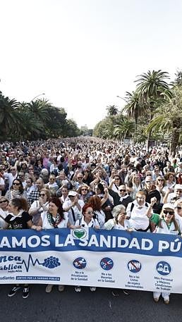 Thousands of people march through Malaga city centre in defence of public healthcare, in pictures