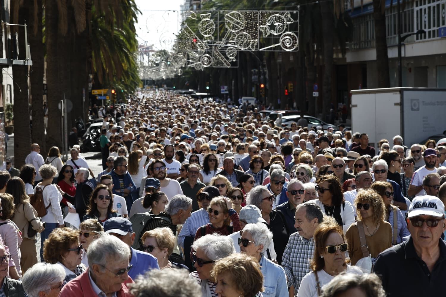 Thousands of people march through Malaga city centre in defence of public healthcare, in pictures