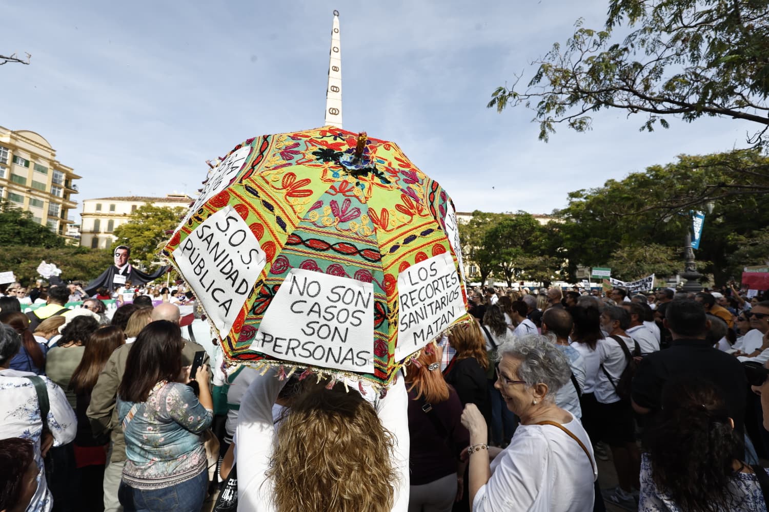 Thousands of people march through Malaga city centre in defence of public healthcare, in pictures