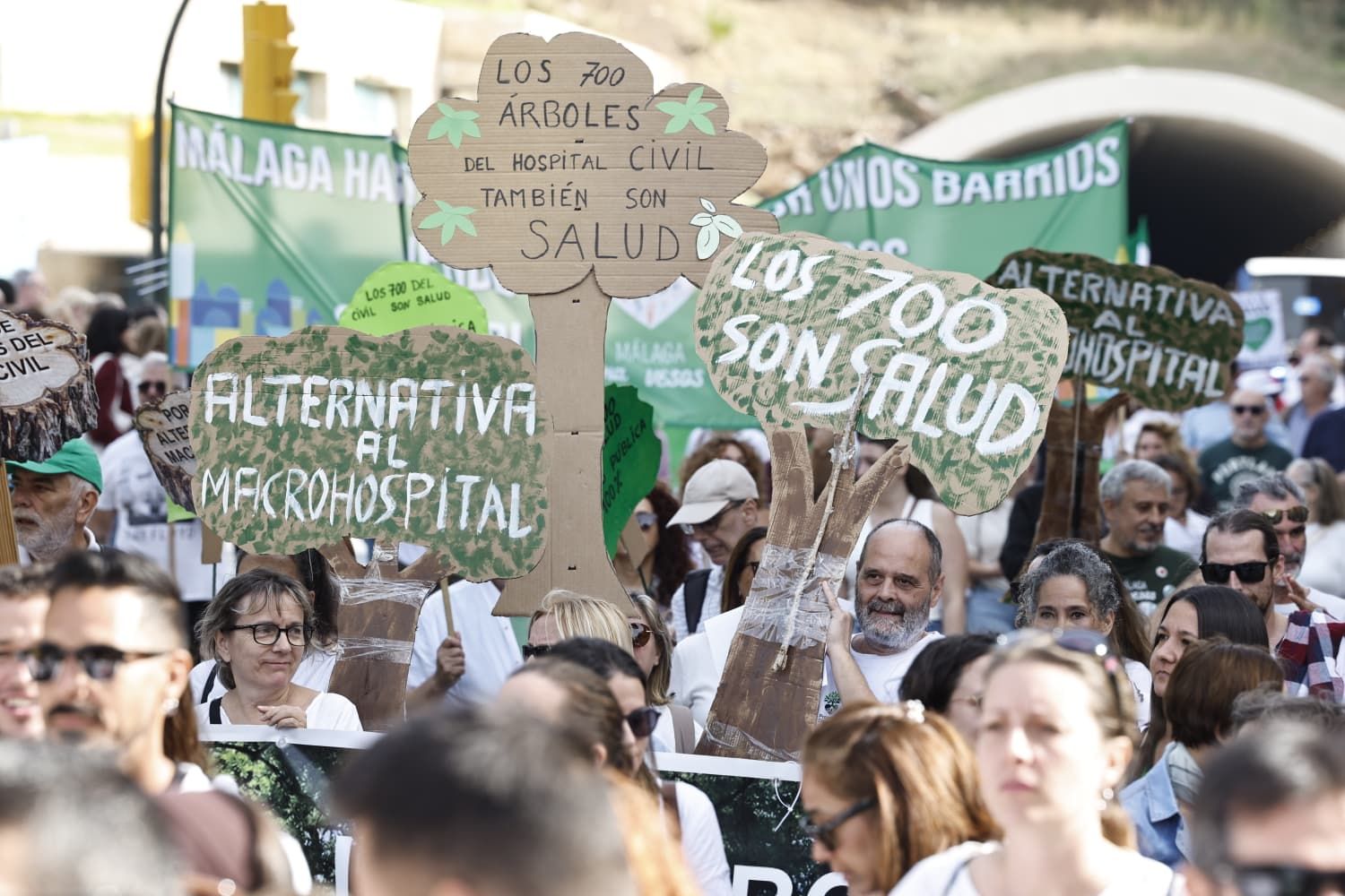 Thousands of people march through Malaga city centre in defence of public healthcare, in pictures