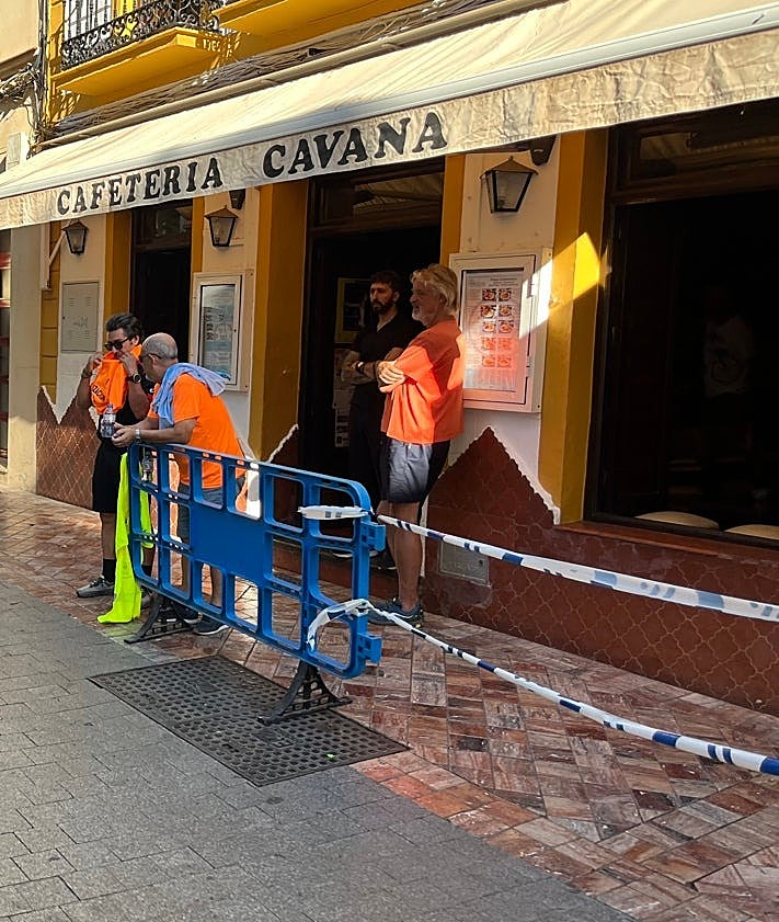 Imagen secundaria 2 - Images of Cafetería Cavana.