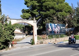 Access to the Swedish forestry centre, where the project will be implemented, and where a sign advertising the hotel is displayed.
