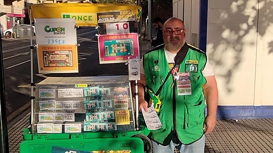 ONCE lottery draw spreads 815,000 euros of happiness at Malaga bus station