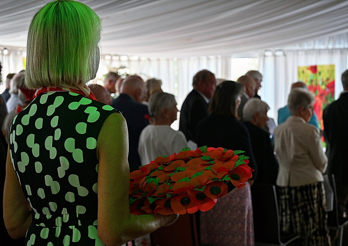 Imagen secundaria 1 - Photos taken at the Nerja RBL Poppy Ball and Remembrance service. 