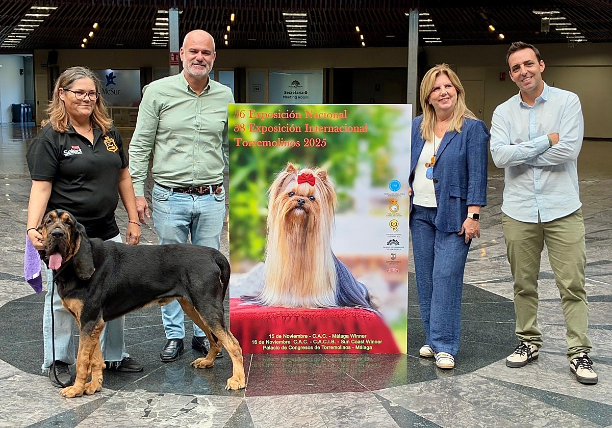 Councillors and organisers at the presentation of the dog show,
