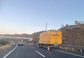 The broken-down lorry that caused a lane on the A-7 motorway to be closed several hours.