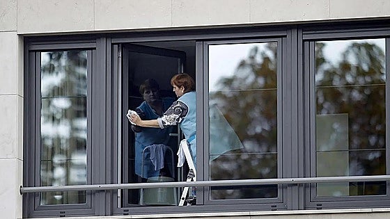 Households in Spain face fines of up to 50,000 euros if they fail to assess risks for domestic staff