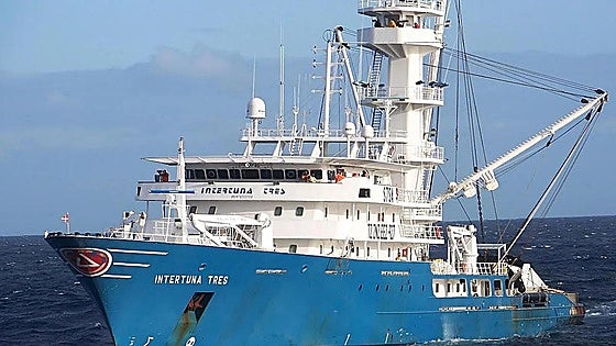 Spanish fishing boat repels pirate attack by firing warning shots