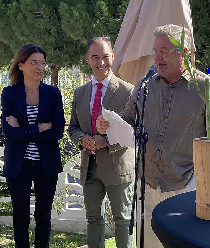 Imagen secundaria 2 - Monowa's inauguration, attended by Benalmádena council members and presented by general director of the park, Pascal Mensels.