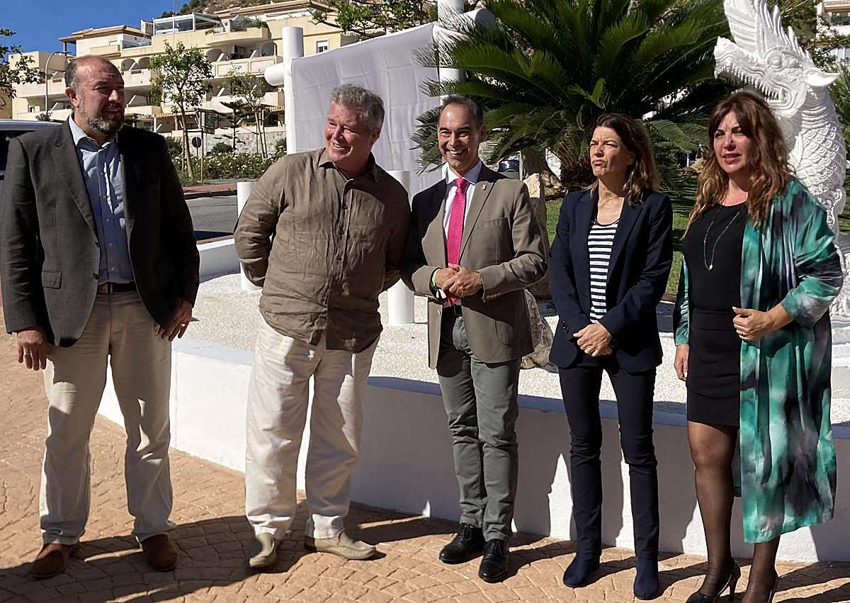 Imagen secundaria 1 - Monowa's inauguration, attended by Benalmádena council members and presented by general director of the park, Pascal Mensels.