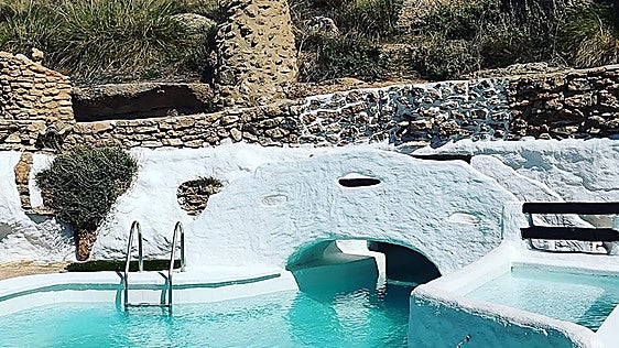 The stunning cave houses in Granada that look like they're straight out of Santorini