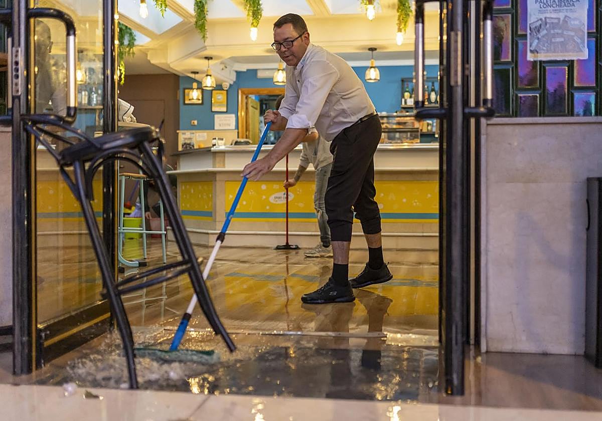 A man removes water that flooded a building in Huelva, due to the heavy rain on Saturday.