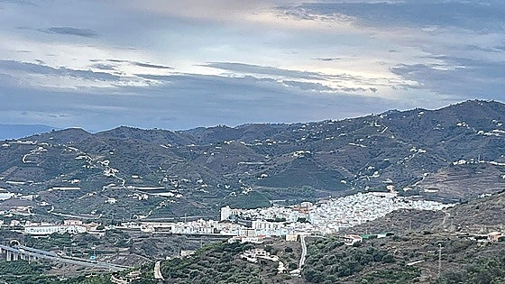 Police investigate spate of burglaries by hooded gang on eastern Costa del Sol