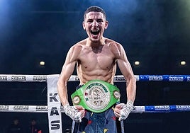 'Goat Mido' celebrates with the belt.