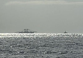 View from Estepona of the large barge carrying a piece of the new Nantes bridge.