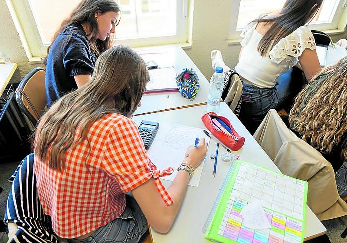 One in four Spanish teenagers does not achieve a basic level in mathematics or literacy