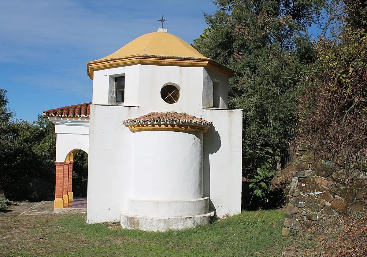 Imagen principal - The chapel is only a few decades old, but it has a curious origin (Photo 1). The location of the chapel is particularly peaceful (Photo 2). Image of San Antonio de Padua, patron saint of Pujerra (Photo 3)