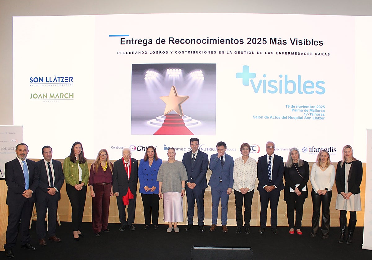 Award winners: the manager of the Regional, José Antonio Ortega, is fourth from the right.