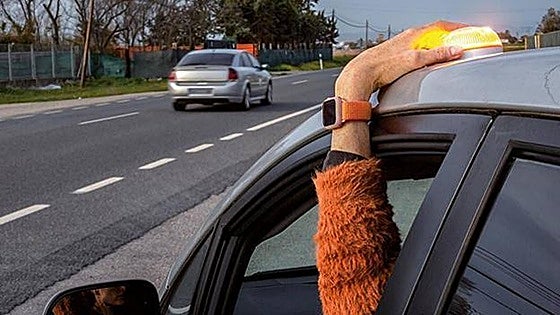 Data protection agency offers advice about 'connected' V-16 safety beacons, mandatory for vehicles on Spain's roads from 1 January