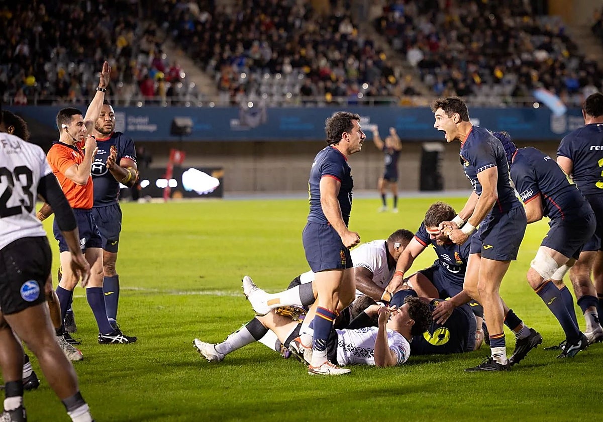 Spain's rugby stars thrill Malaga crowd but Fiji steal it late